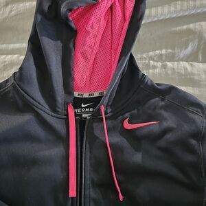 Mens Nike hoodie, fleece lined.